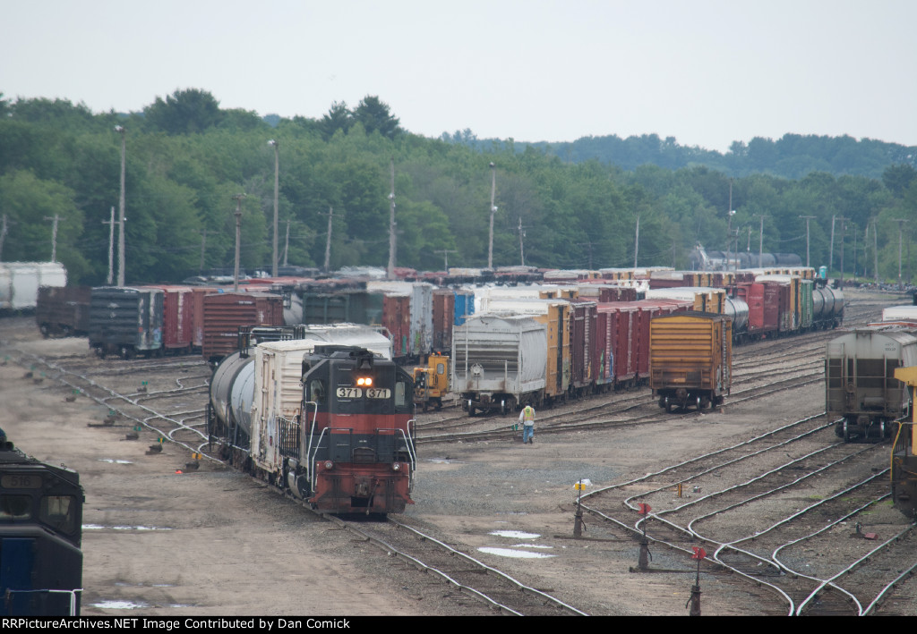 DO-1 371 at Rigby Yard